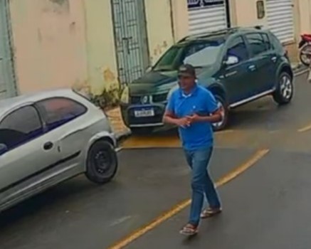 Suspeito se passa por comprador e furta casa de idosa em Malhador