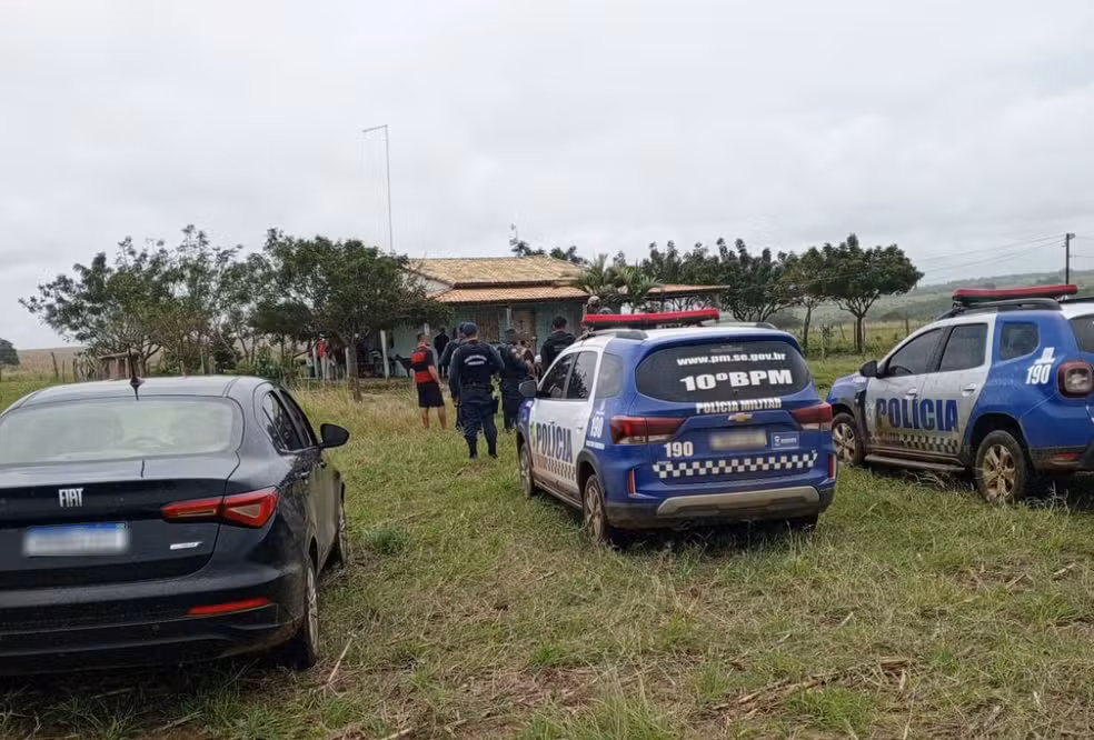 Homem armado mantém seis pessoas em cárcere durante tentativa de assalto em Graccho Cardoso