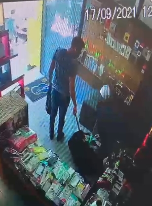 INSEGURANÇA: loja de celulares no Centro de Itabaiana é alvo de assaltantes em pleno meio dia