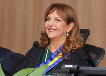 Desembargadora Ana Lúcia é empossada presidente do TRE de Sergipe