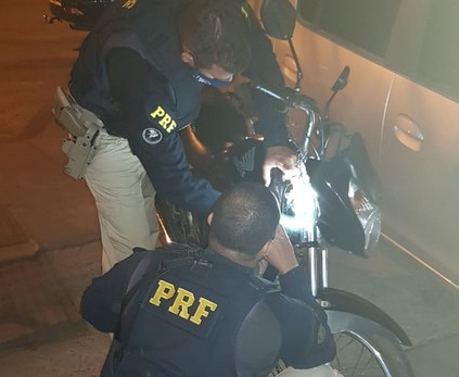 Em Itabaiana, PRF recupera moto roubada e flagra motociclistas transportando crianças de maneira irregular