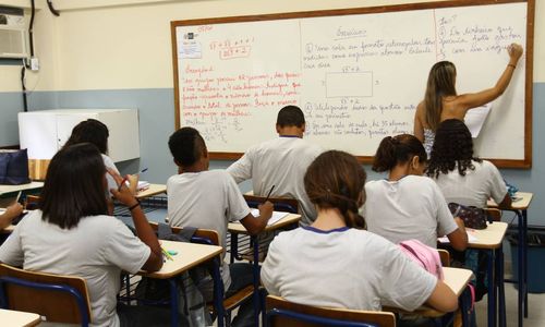 Lula sanciona reforma do ensino médio, mas veta mudanças na prova do Enem