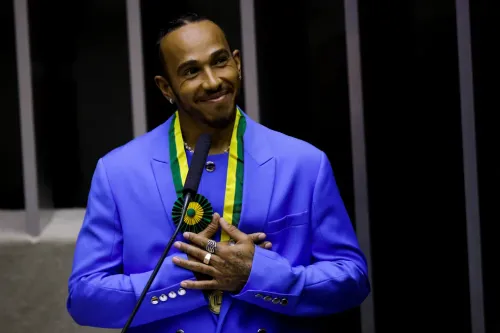 Lewis Hamilton recebe título de cidadão honorário brasileiro na Câmara dos Deputados 