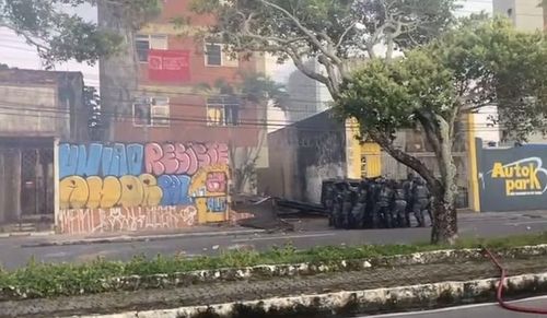 Polícia realiza desocupação de prédio no centro de Aracaju