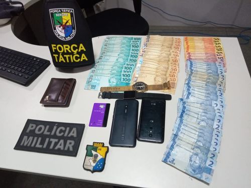 PM prende suspeito de roubar pessoas em ponto de ônibus e mais de R$ 2 mil de mulher no povoado Agrovila