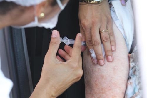 Governo de Sergipe vai enviar novas doses aos municípios hoje, para ampliar a vacinação de idosos