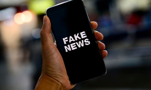 Câmara aprova urgência para votação da PL das Fake News; entenda o projeto de lei