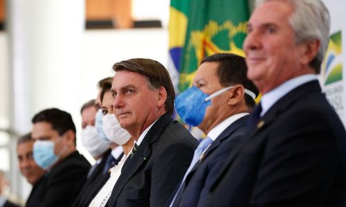 Governo negocia novo auxílio aos trabalhadores informais, afirma Bolsonaro