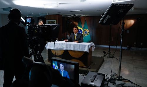 Bolsonaro faz pronunciamento sobre produção de vacinas e panelaços ocorrem em várias cidades