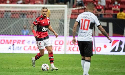 Flamengo x Olimpia: prováveis escalações e desfalques do jogo pela