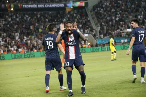 Neymar marca na Supercopa da França e se torna o terceiro jogador com mais gols em finais na história