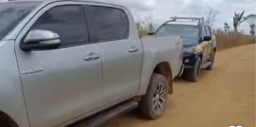 PRF recupera caminhonete com registro de roubo em Frei Paulo