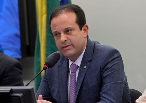 André Moura é convocado em meio a escândalo bilionário no INSS; CPMI quebra sigilos do filho de Lula