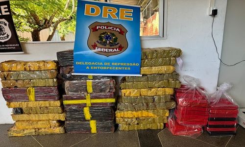 Polícia Federal prende caminhoneiros com armas e quase 400 kg de drogas 