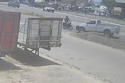 Colisão frontal entre caminhonete e moto deixa motociclista ferido na BR-235, em Itabaiana