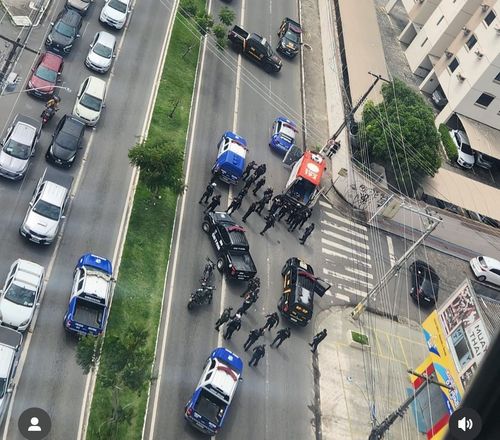 Homem furta ambulância e é perseguido pela polícia em Aracaju