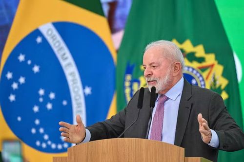 Lula anuncia que disputará a reeleição em 2026 durante visita à Indonésia