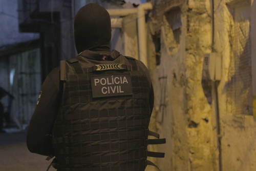 Polícia Civil cumpre mandados em Aracaju em investigação de crime ocorrido na capital baiana