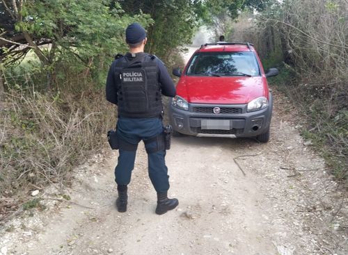Polícia Militar localiza carro e reboque roubados pouco tempo antes em Itabaiana