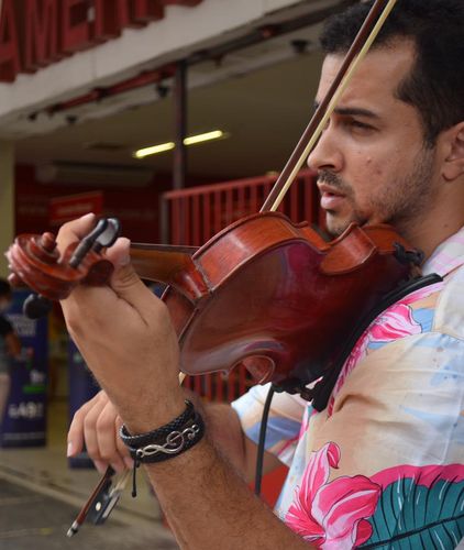 Violinista sergipano que viaja o Nordeste mostrando seu trabalho estará hoje no De Estrela à Bagaceira