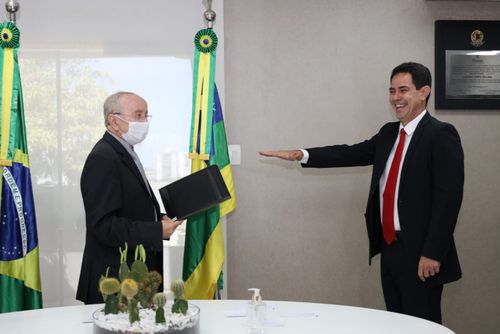 Robson Viana toma posse como deputado estadual na Alese, no lugar de Talysson Costa