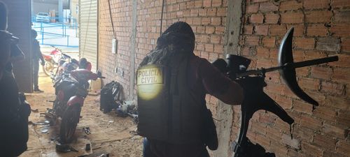 Polícia Civil deflagra ação em oficina suspeita de desmanches e apreende várias motos em Ribeirópolis