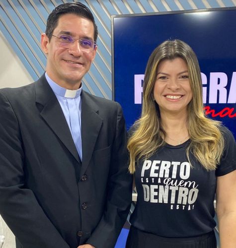 Wênia Barros e Pe. Fábio Negromonte debatem tema importante no episódio de hoje de "O Amor Vence a Dor"