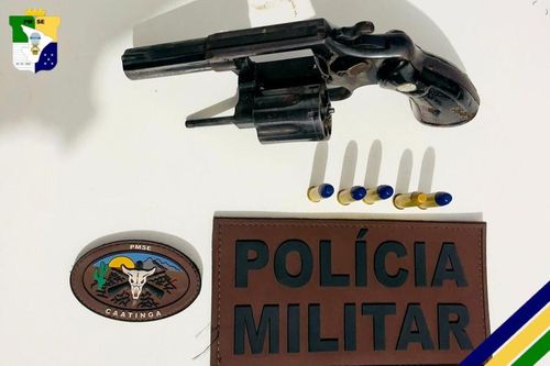 Suspeito de tentativa de homicídio é preso com arma de fogo em Feira Nova