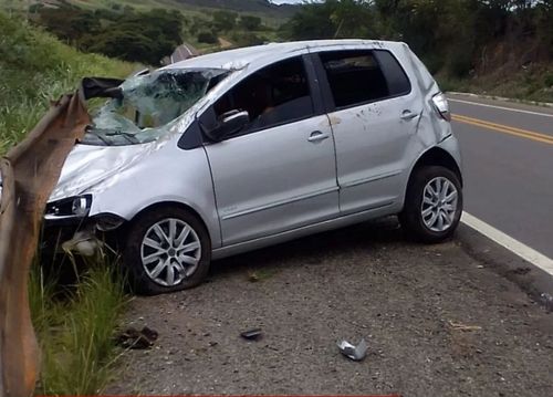 Mulher morre em acidente na BR-235 após ser atingida por peça metálica de carreta