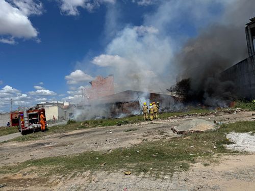 Incêndio atinge residência em Itabaiana após queima de lixo em terreno baldio