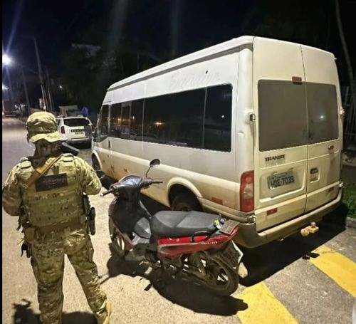 Caatinga prende quatro suspeitos de roubo de van em Itabaiana; veículo foi recuperado
