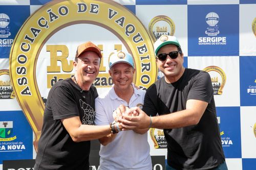 Foto de Fábio, André e Jeferson reforça unidade do agrupamento e esquenta debate sobre 2026