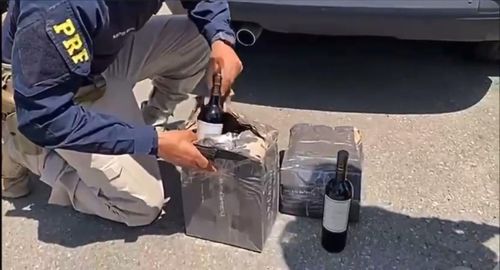 PRF apreende 91 garrafas de vinhos argentinos sem nota fiscal na BR-235 em Itabaiana