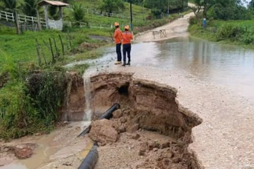 Após fortes chuvas, adutora rompe e provoca transtornos em Umbaúba
