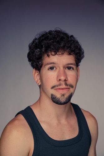 Conheça Cael Benício, o ator tobiense que está fazendo sucesso na série 'Tremembé' 