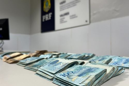 PRF apreende R$ 67 mil em dinheiro vivo durante abordagem na BR-235, em Nossa Senhora do Socorro
