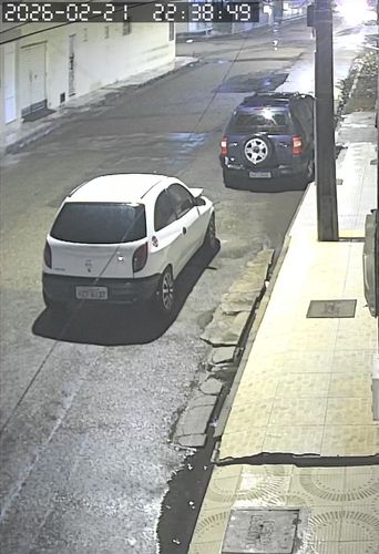 Motorista bate em carro estacionado e foge do local em Itabaiana
