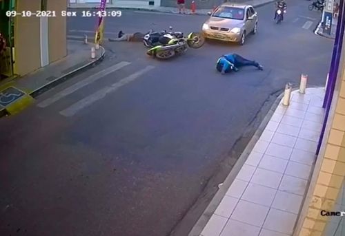 VÍDEO: grave acidente envolvendo duas motocicletas é registrado no Centro de Itabaiana