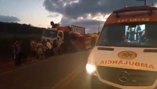 URGENTE: acidente envolvendo dois caminhões é registrado em Ribeirópolis. Um homem teve o braço decepado