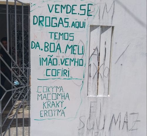 CAMPO DO BRITO: anúncio de venda de drogas pintado na frente de residência vira caso de polícia