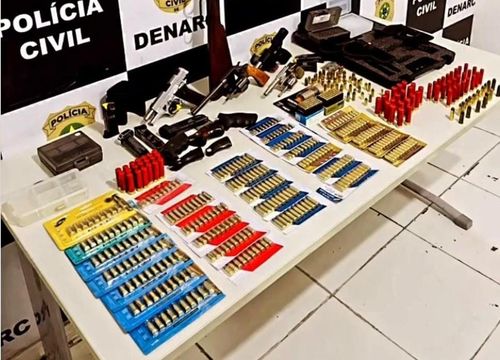 Pai e dois filhos são presos pelo Denarc suspeitos de tráfico de armas e munições