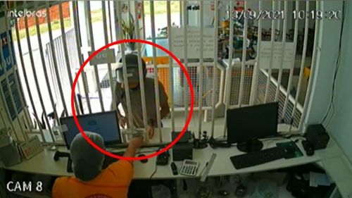 INSEGURANÇA: câmeras registram ação de assaltantes em padaria de Itabaiana. Assista