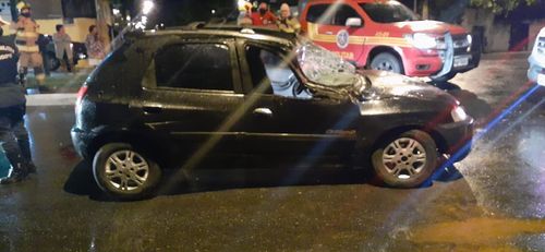 Três pessoas ficam feridas em acidente na capital sergipana. Motorista do veículo estava embriagado