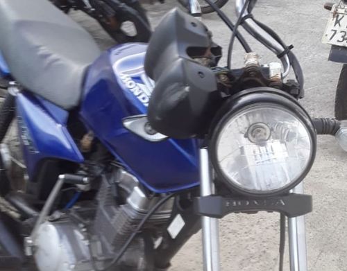 RIBEIRÓPOLIS: jovem é flagrado pela polícia conduzindo moto sem habilitação e fazendo manobras perigosas