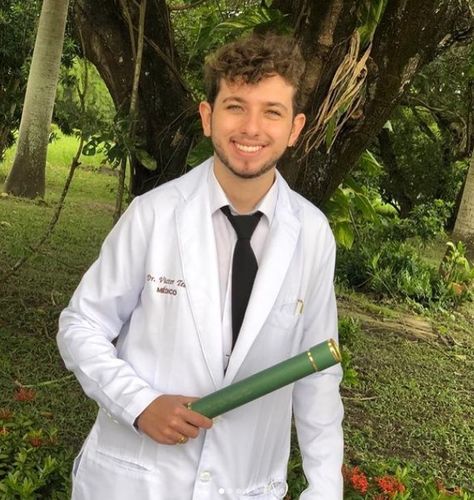 Itabaianense Victor Teles se forma em Medicina aos 20 anos e é o médico mais jovem do Brasil