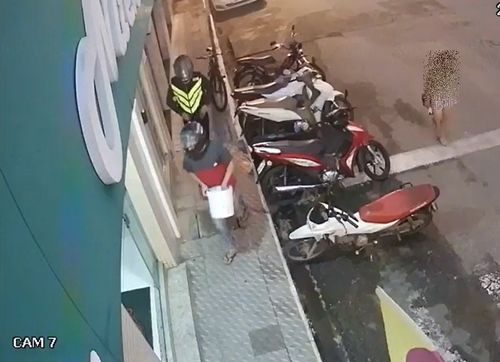 ITABAIANA: um dos autores de homicídio em lanchonete estava disfarçado de moto taxista e o outro escondeu arma em balde