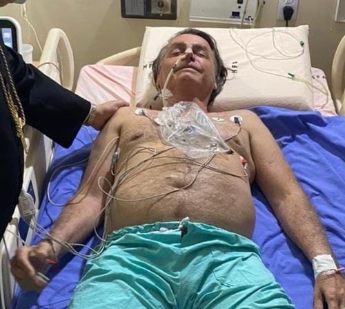 Médicos descartam cirurgia no presidente Bolsonaro, internado com quadro de obstrução intestinal