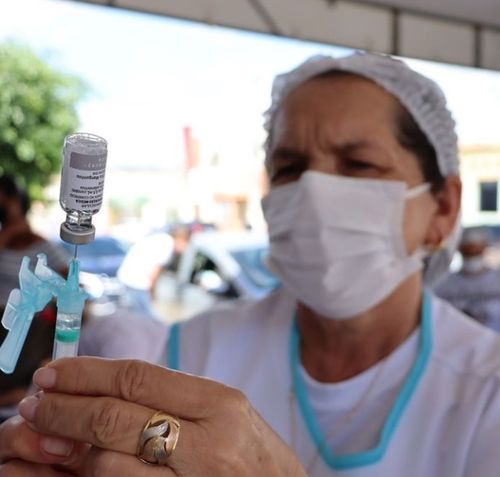 Pessoas com 54 anos, sem comorbidades se vacinam contra o coronavírus hoje, 11, em Itabaiana