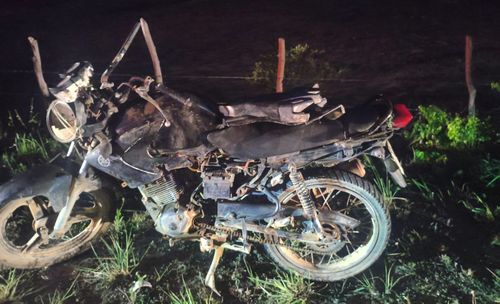 Motociclista morre e passageiro fica ferido após colidir em cavalo na SE-204