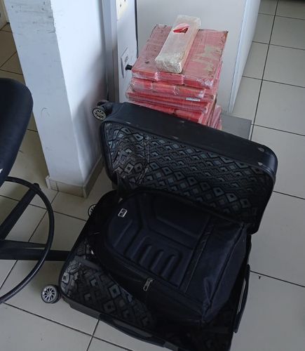 Passageira de ônibus interestadual é presa pela PRF com 35 kg de maconha na bagagem